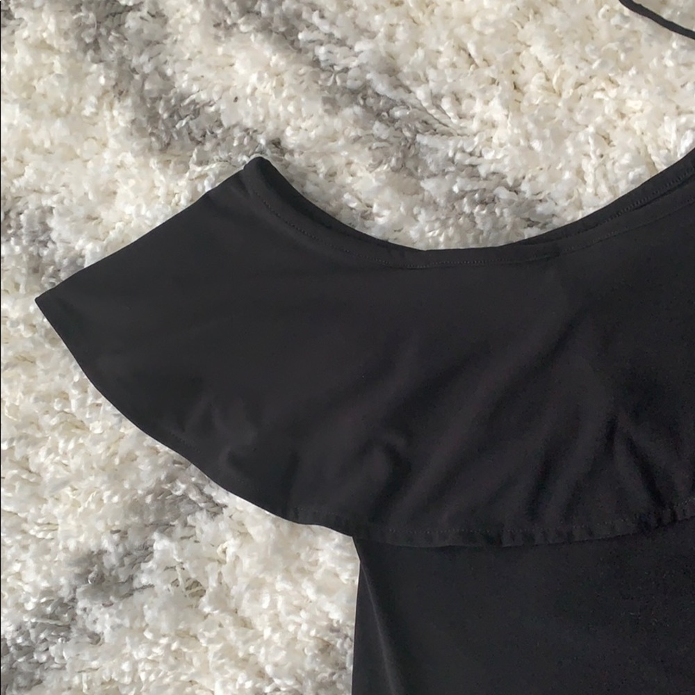 Black Cold Shoulder Halter Ruffle Tee - Picture 3 of 6
